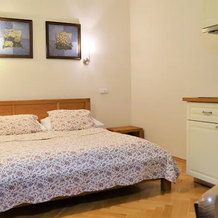 Orebitska Apartment *