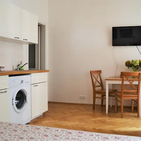Orebitska Apartment *